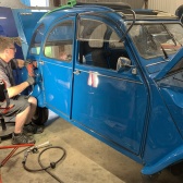 Citroën 2CV Blue, fire