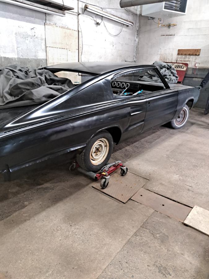 DODGE CHARGER 1966 426 HEMI - Fitzback Garage