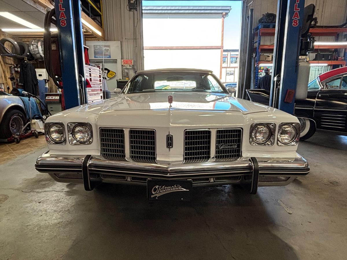 OLDSMOBILE DELTA 88 1975